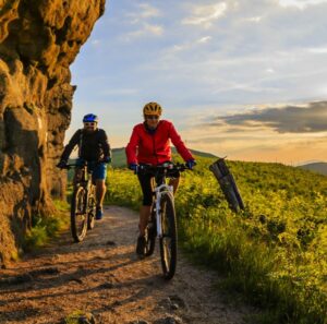 couple trail biking (photo contest)